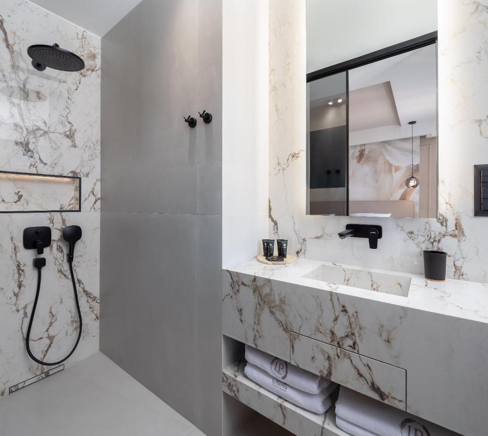 Luxury Rooms Le Prestige Few Minutes From Split'S Iconic Waterfront Exterior foto